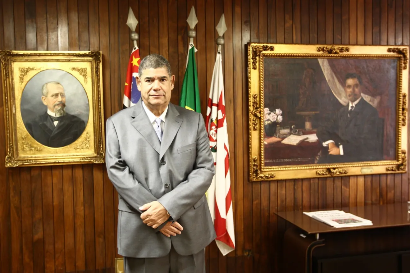 Especialista da FGV alerta sobre a infiltração do crime organizado na política e no transporte